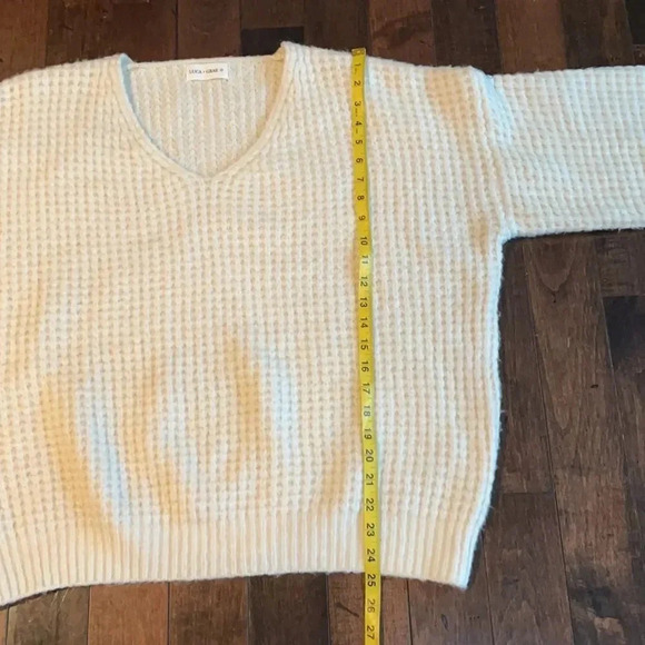 Luca + Grae V neck sweater Cream Waffle weave Soft Cozy Comfy Women’s size M - Picture 6 of 9